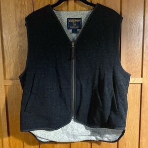 Woolrich Slate and Cream Fleece-Lined Vest